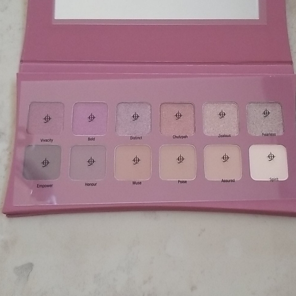 Vegan Eyeshadow Palette - Picture 2 of 3